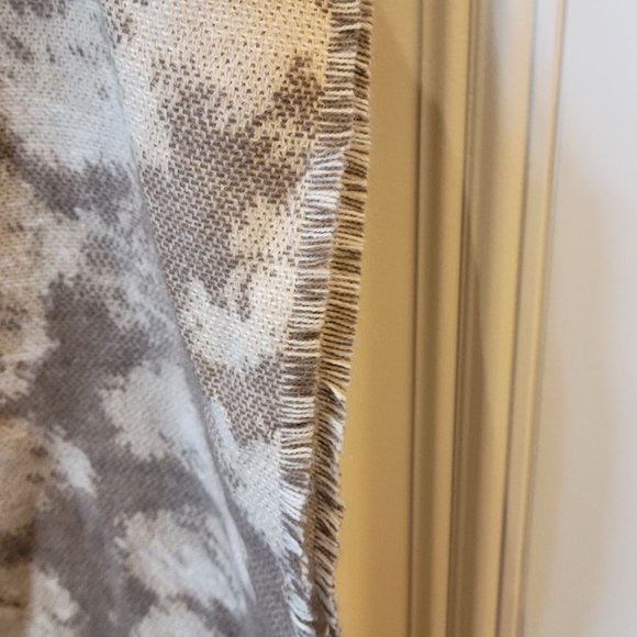 V Fraas Shawl or XL Scarf - Picture 3 of 5